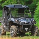 Can-Am Commander 1000 Limited: mit zweiteiligem Dach, halbhoher Scheibe, Bighorn-Bereifung auf Alufelgen, Luftdruck-Fahrwerk, GPS-Navi von Garmin und discotauglichem Soundsystem