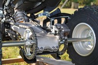 Yamaha Präsentation YFZ 450: Führung der Hinterräder über Alu-Schwinge