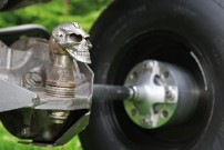 Mussgnug KFX 700, Rücksicht: Hängerhaken mit Totenkopf-Kappe