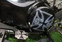 Mussgnug KFX 700, Gehäusedeckel & Fußbremse: Eiserne Kreuze