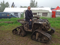 Neuer General Manager bei Koch Zweirad: Wil Fronik auf Triton Defcon 700 mit Raupen Neuer General Manager bei Koch Zweirad: Wil Fronik auf Triton Defcon 700 mit Raupen