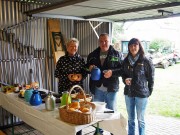 Neujahrsempfang 2014 bei Sacksteder: Heike (links) sorgt für leibliches Wohl