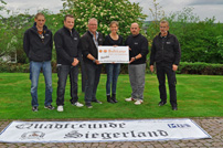 Quadfreunde Siegerland, Spende für das Kinderhospiz Balthasar in Olpe: Noel Path, Tobias Wagener, Tortsen Späth, Nicole Binnewitt, Michael Lepack und Peter Rötzel Quadfreunde Siegerland, Spende für das Kinderhospiz Balthasar in Olpe: Noel Path, Tobias Wagener, Torsten Späth, Nicole Binnewitt, Michael Lepack und Peter Rötzel