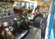 Einweihung beim Quadcenter Zollernalb: im neuen Ladenlokal in Bisingen stehen dem großen Quadhändler auf der Schwäbischen Alb 300 m2 mehr für die Präsentation seiner ATVs, Quads, Side-by-Sides und Can-Am Spyder zur Verfügung