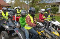 Benefizveranstaltung 2015: Die Quads und Buggys machten sich auf den Weg zum SOS-Kinderdorf Württemberg, wo die diesjährigen Rundfahrten stattfanden