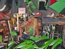 Kurven & Farben: dezente Erotik in Lime-Green auf dem heurigen Drachenfest bei QJC