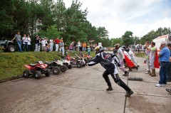 Spannung im Offroadpark Südheide beim 4,2-Stunden-Rennen 2011: Start in Le-Mans-Manier