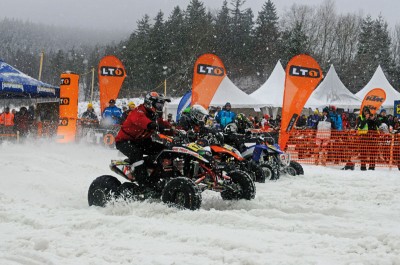 Snow SpeedHill Race in Eberschwang 2012: Quads am Start in die Weichschnee-Hölle