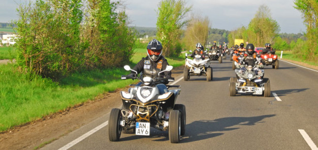 Quadkelten: Die Ausfahrt auf dem 2. Keltentreffen führt zum Hesselberg