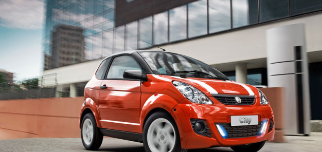 Aixam City S: Es mag wie ein Auto aussehen, doch das Aixam City S ist – wie alle Aixam-Fahrzeuge – ein vierrädriges, geschlossenes Fahrzeug, das durch sein leichtes Gewicht und seine geringe Geschwindigkeit gekennzeichnet ist und in vielen europäischen Ländern ohne PKW-Führerschein bewegt werden darf