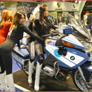 EICMA 2013: Models mit Polizei-Motorrad