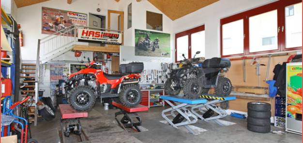 Hasi Moto in Eberschwang verfügt über ein breites Rallye-Zubehör-Sortiment und vertreibt die Marken Dinli, Aeon, Linhai wie auch Triton