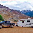 Amerikanische Wohnwagen mit Garage: komfortable Wohn-Anhänger mit Platz für zwei Quads oder ATVs